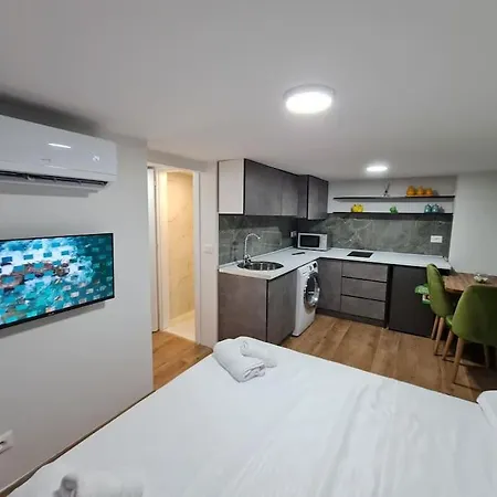 Aqua Gem Apartment *