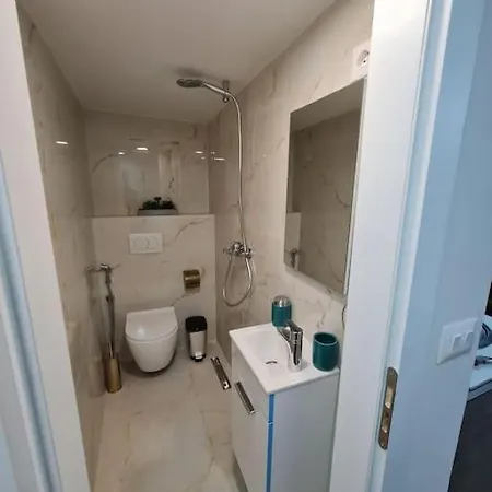 Aqua Gem Apartment *